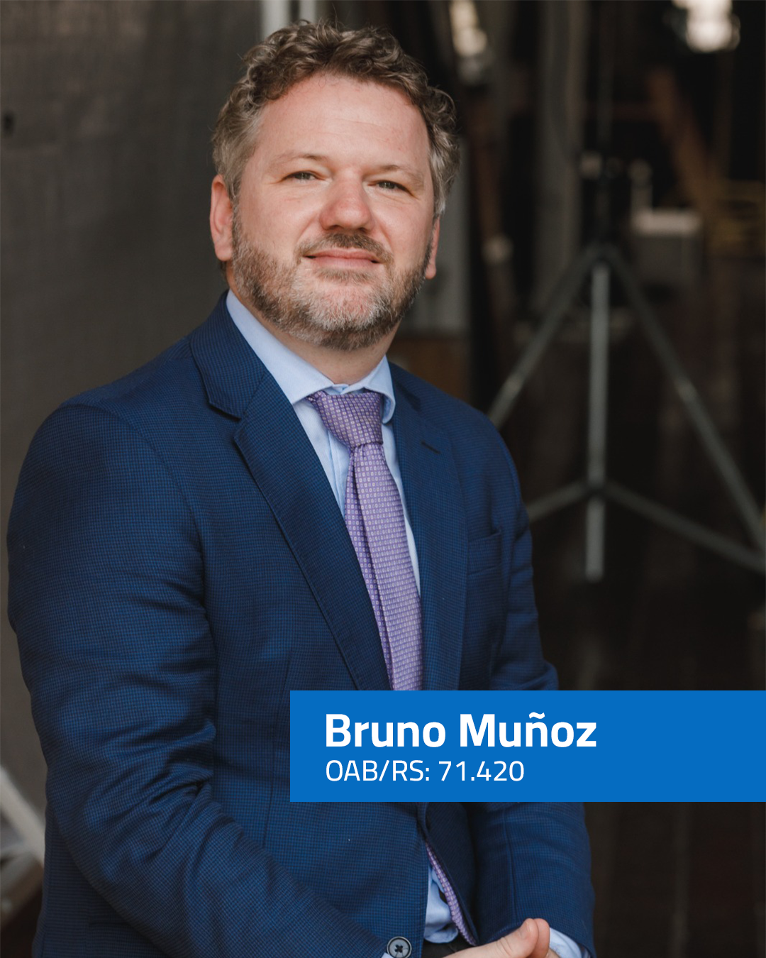 Sócio Fundador do Lindenmeyer, Muñoz, Munimis & Bretanha Advogados
Associados, graduou-se em Direito em 2007 e atua, desde o ano de 2011, nas
áreas de direito do trabalho e direito previdenciário. Possui experiência, ainda, na
área de direito público, na defesa de servidores públicos em ações judiciais e
procedimentos administrativos.